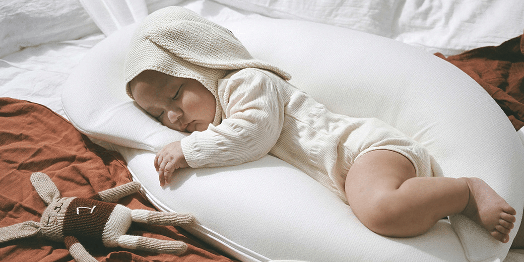 Head-to-the-side baby positioning pillow - Industrial Designers